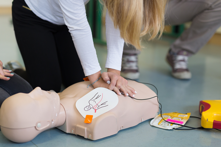 Reanimation and use of the automatic external defibrillator (AED)